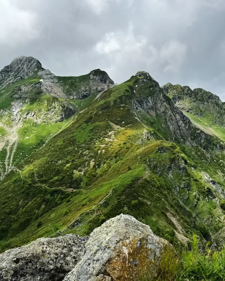 Вершины Аибга в группе